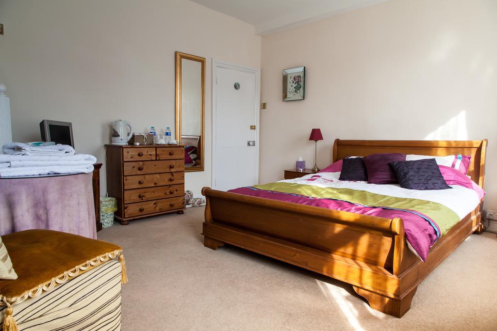 Wisteria House Bed & Breakfast Лимингтън Стая снимка