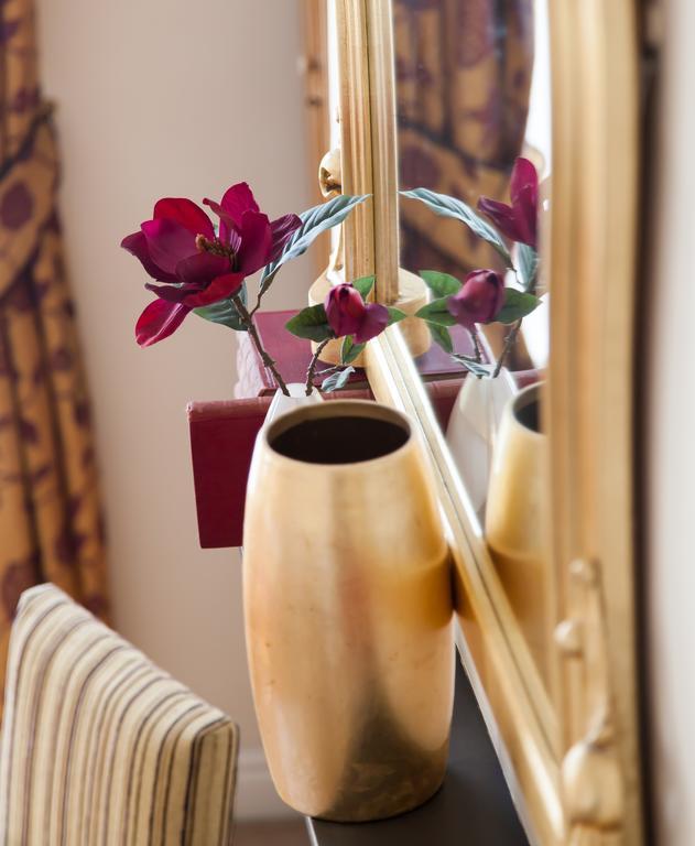 Wisteria House Bed & Breakfast Лимингтън Стая снимка